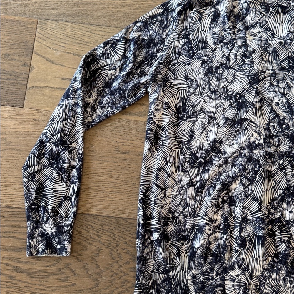 Banana Republic Abstract Floral Cardigan Button Down Long‎ Sleeve Women’s Medium - Picture 11 of 13
